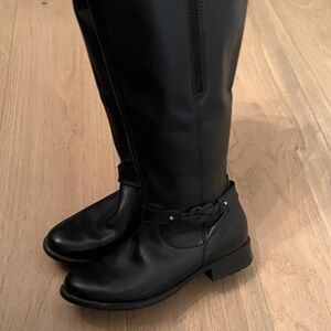 CLARK'S PLAZA
MARKET Black Leather Equestrian
Style Boots